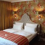 Boutique Sir & Lady Astor - The Charming Dusseldorf