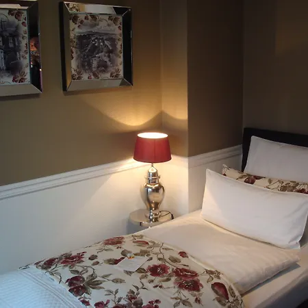 Hotel Boutique Sir & Lady Astor - The Charming 3*